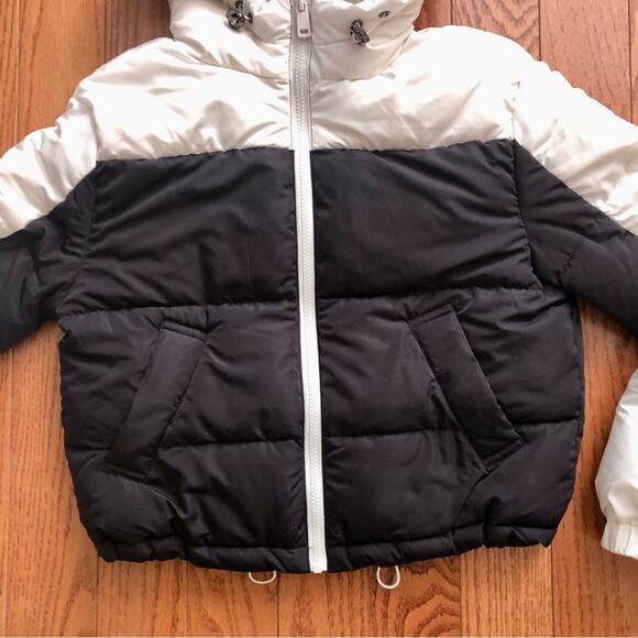 Love Tree Two Tone Cropped Zip Up White Black Hooded Puffer Women’s Size S NWT - Picture 3 of 10
